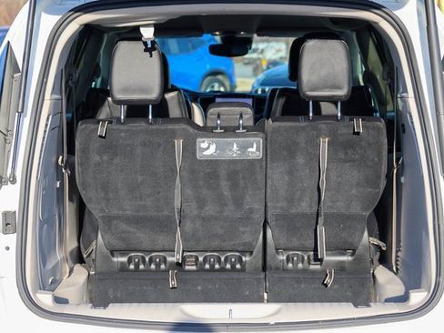 Used 2021 Chrysler Pacifica Touring-L image 9