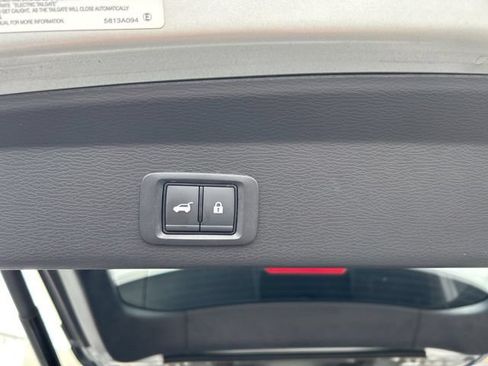 Used 2025 Mitsubishi Outlander 4WD Plug-In Hybrid image 26