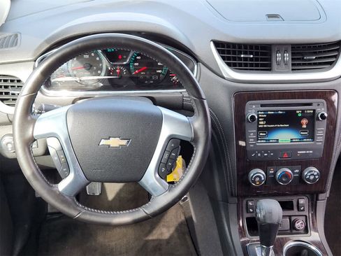 Used 2017 Chevrolet Traverse LT image 24