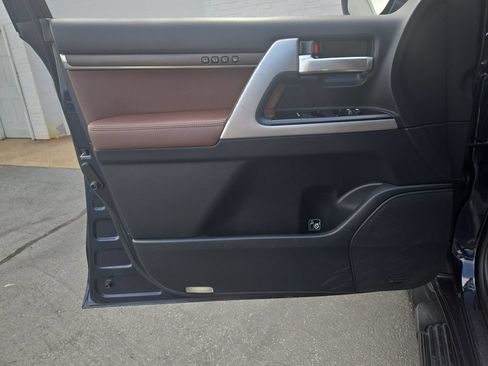 Used 2016 Toyota Land Cruiser AWD/4WD image 10