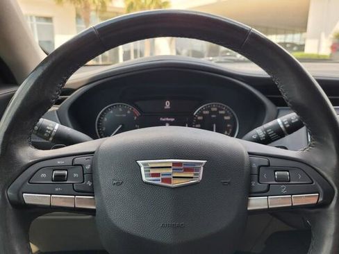 Used 2023 Cadillac XT4 Luxury w/ Cold Weather Package image 18