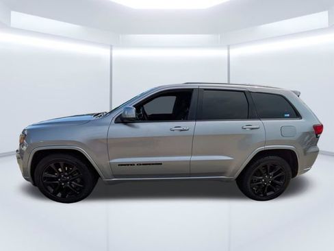 Used 2018 Jeep Grand Cherokee Altitude RWD image 7