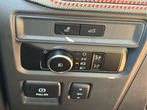 Used 2024 Ford Expedition Limited AWD/4WD image 22