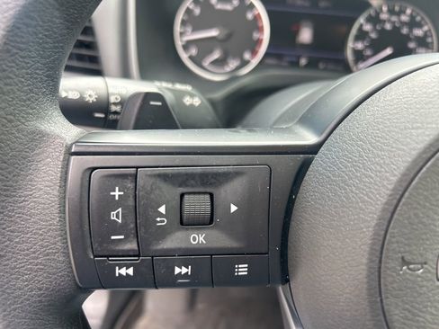 Used 2024 Nissan Rogue S image 9