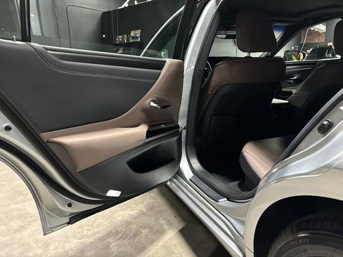 Used 2022 Lexus ES 300h w/ Premium Package image 48