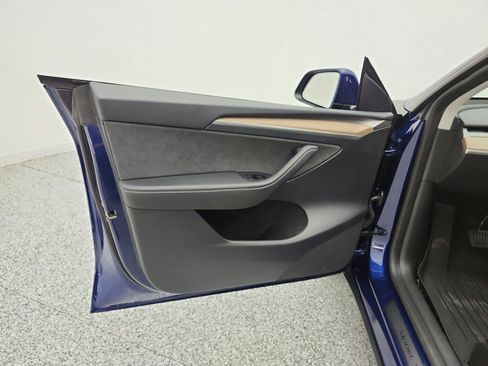 Used 2025 Tesla Model Y Long Range AWD/4WD image 13
