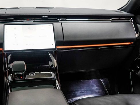 Used 2025 Land Rover Range Rover Sport SE AWD/4WD image 18