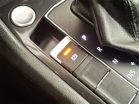 Used 2020 Volkswagen Tiguan SEL w/ 3rd Row Seat Package image 25