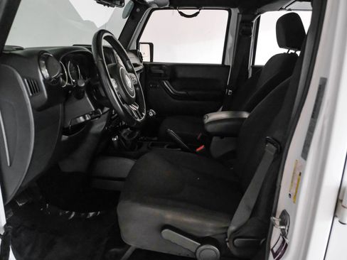 Used 2017 Jeep Wrangler Unlimited Sahara image 10