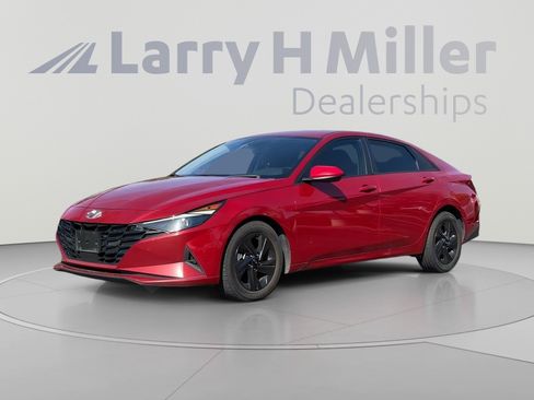 Used 2022 Hyundai Elantra SEL w/ Convenience Package FWD image 2