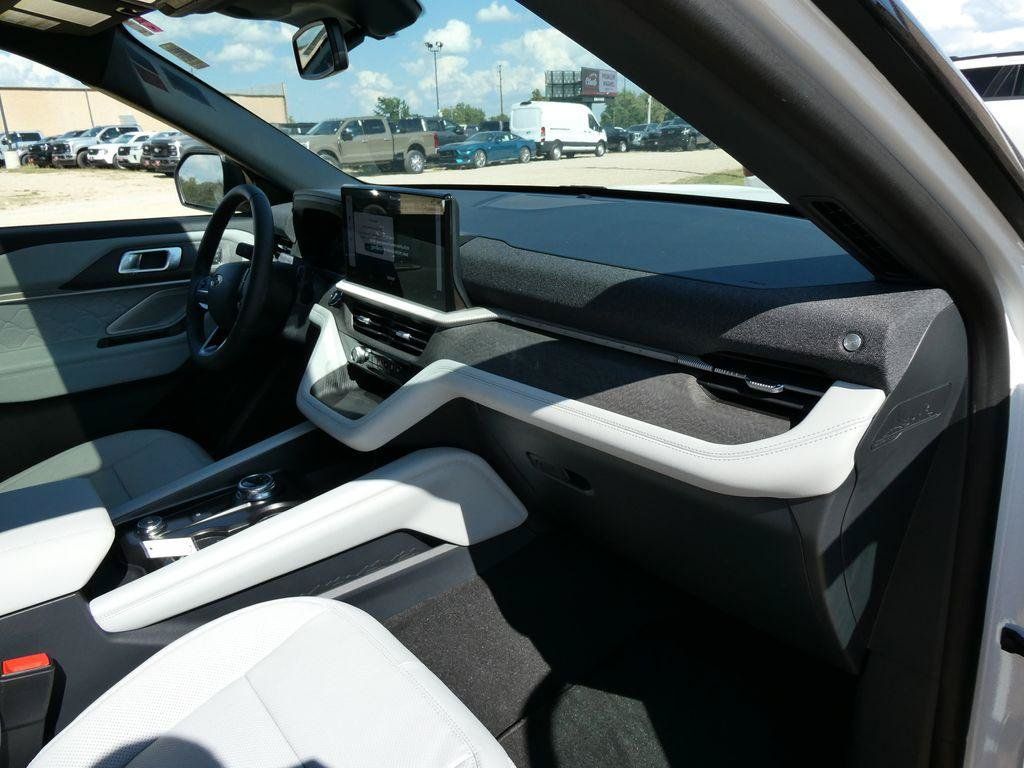New 2027 Ford Explorer Platinum w/ 3.0L Ultimate Package AWD/4WD image 11