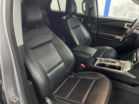 Used 2023 Ford Explorer XLT w/ Equipment Group 202A AWD/4WD image 19