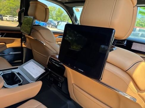 Used 2022 Jeep Grand Wagoneer Series III w/ Rear Seat Video Group 1 AWD/4WD image 27