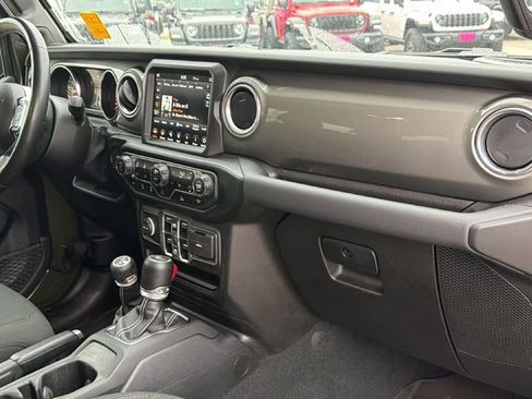 Used 2022 Jeep Wrangler Unlimited Sahara w/ Cold Weather Group AWD/4WD image 30