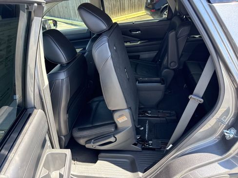 Used 2023 Nissan Pathfinder SL w/ SL Premium Package FWD image 11