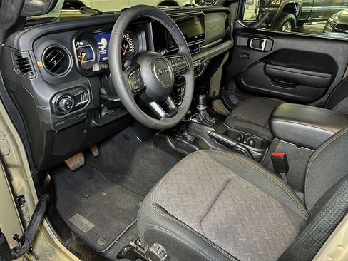 Used 2026 Jeep Gladiator Mojave AWD/4WD image 23