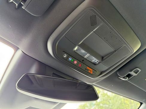 New 2025 Chevrolet Equinox EV LT AWD/4WD image 32