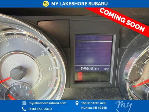 Used 2015 Chrysler Town & Country Touring w/ Driver Convenience Group FWD image 10