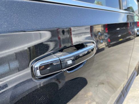 New 2025 Chevrolet Suburban Premier image 30