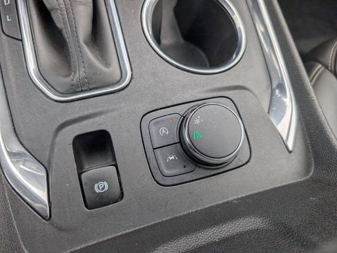 Used 2023 Chevrolet Traverse LT image 23