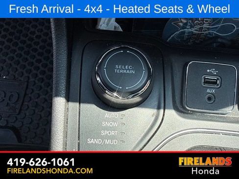 Used 2019 Jeep Cherokee Latitude Plus w/ Cold Weather Group AWD/4WD image 17