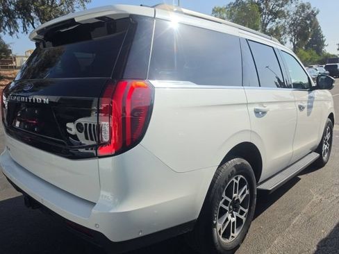 Used 2025 Ford Expedition Active RWD image 2