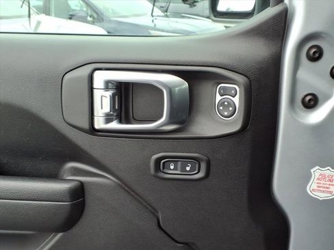 Used 2023 Jeep Gladiator Sport image 23