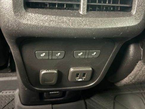 Used 2018 Chevrolet Equinox Premier w/ Infotainment II Package AWD/4WD image 11