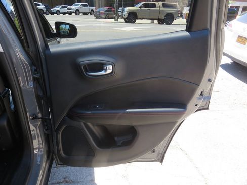 Used 2019 Jeep Compass Trailhawk w/ Cold Weather Group AWD/4WD image 32