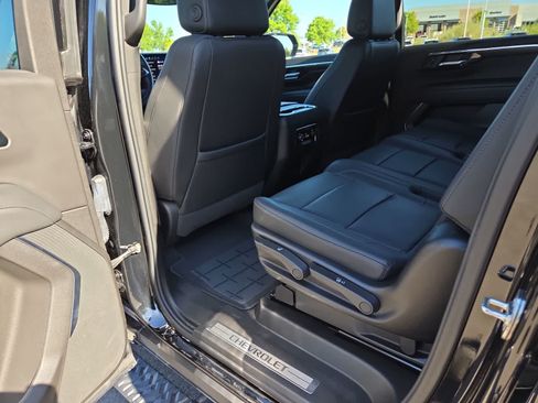 Used 2025 Chevrolet Suburban Z71 AWD/4WD image 20