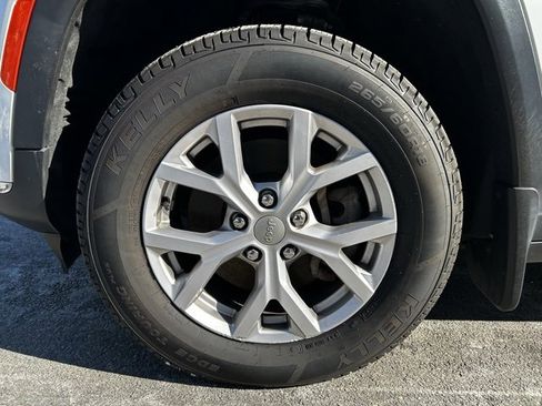 Used 2022 Jeep Grand Cherokee L Limited w/ MOPAR Finishing Package image 8