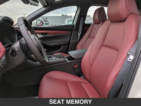 Used 2025 MAZDA MAZDA3 2.5 S Hatchback w/ Premium Pkg image 18