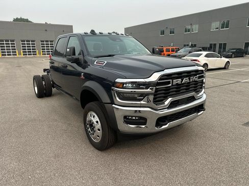 New 2026 RAM 5500 Tradesman w/ Chrome Appearance Group AWD/4WD image 4