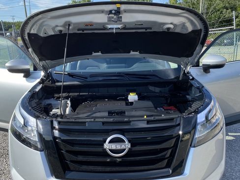 Used 2024 Nissan Pathfinder SL FWD image 20