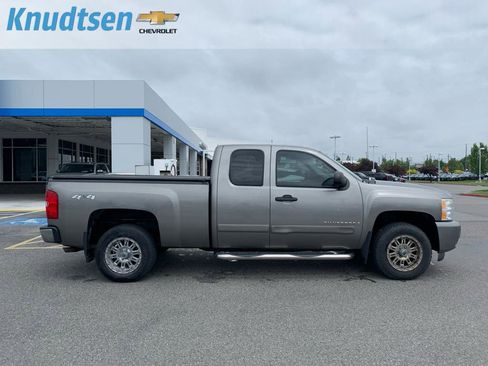 Used 2007 Chevrolet Silverado 1500 LT w/ 1LT Convenience Package AWD/4WD image 8