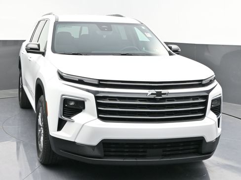 Used 2026 Chevrolet Traverse LT w/ Driver Confidence Package FWD image 2