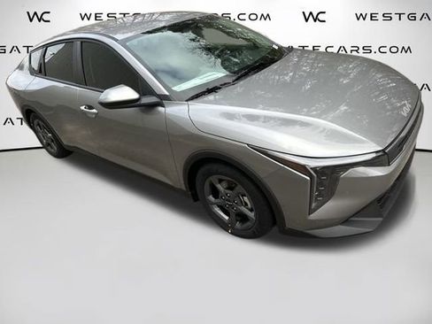 New 2025 Kia K4 LXS image 11
