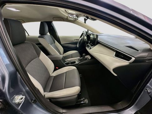 Used 2025 Toyota Corolla LE FWD image 32