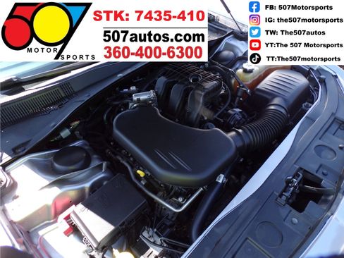 Used 2014 Chrysler 300 C image 20