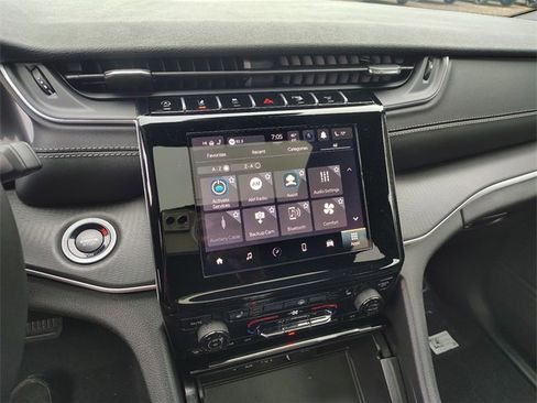 New 2025 Jeep Grand Cherokee Altitude image 22