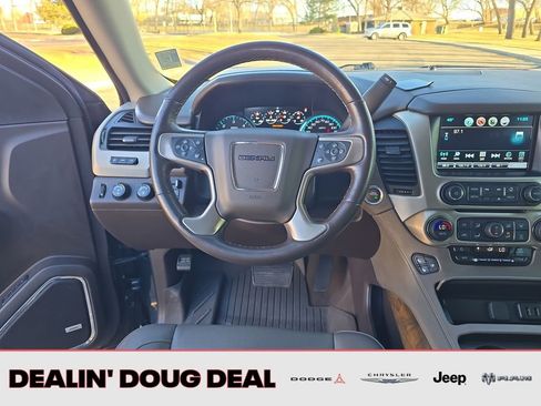 Used 2020 GMC Yukon Denali w/ Denali Premium Package image 14