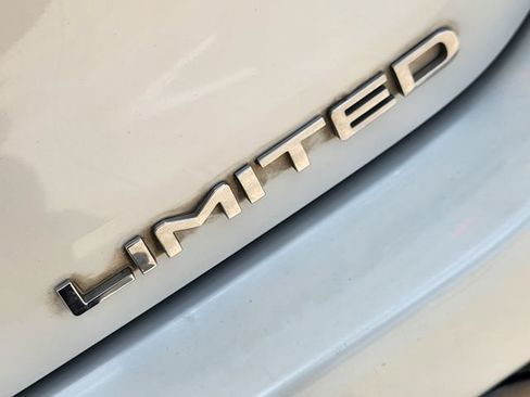 Certified 2021 Toyota Highlander Limited FWD image 12