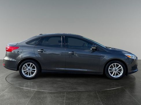 Used 2015 Ford Focus SE FWD image 10