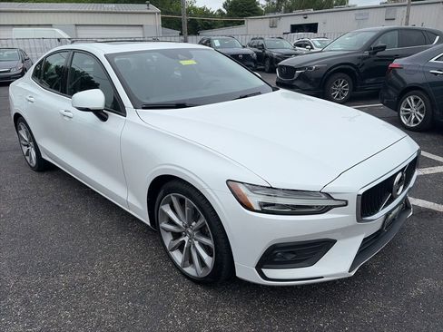 Used 2021 Volvo S60 T6 Momentum AWD/4WD image 1