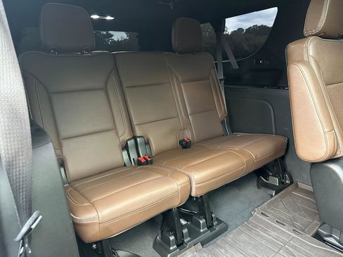 Used 2021 Chevrolet Suburban High Country RWD image 32
