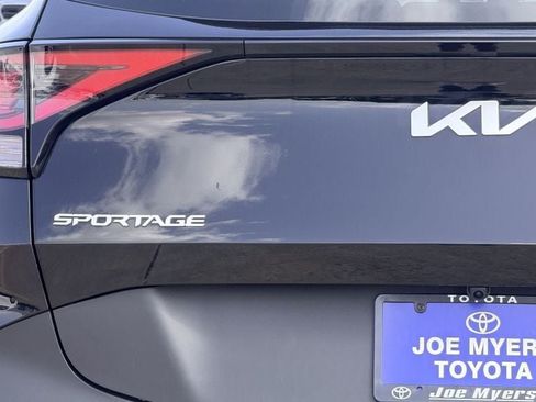 Used 2025 Kia Sportage LX FWD image 7