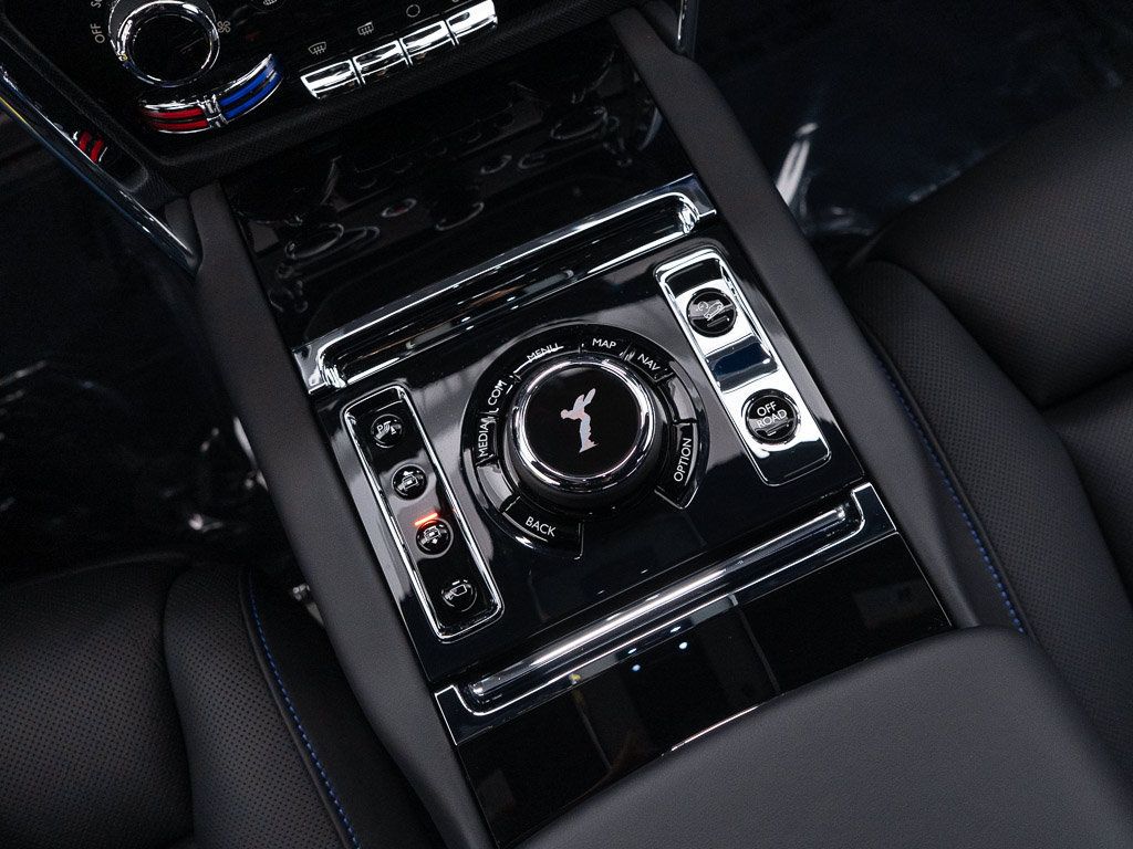 Certified 2022 Rolls-Royce Cullinan w/ Technology Package AWD/4WD image 39