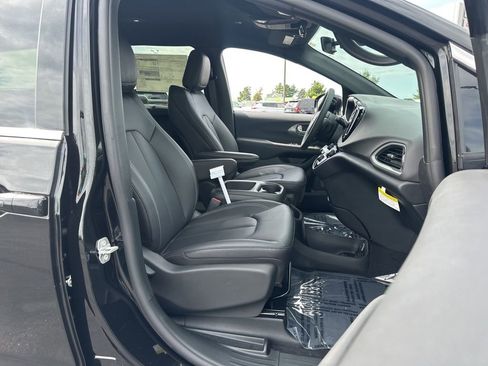 New 2026 Chrysler Voyager LX FWD image 25