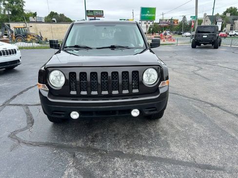 Used 2014 Jeep Patriot Limited w/ Sun/Sound Group FWD image 9