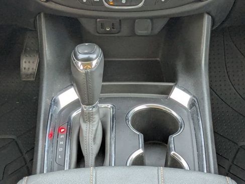 Used 2020 Chevrolet Traverse LT FWD image 25